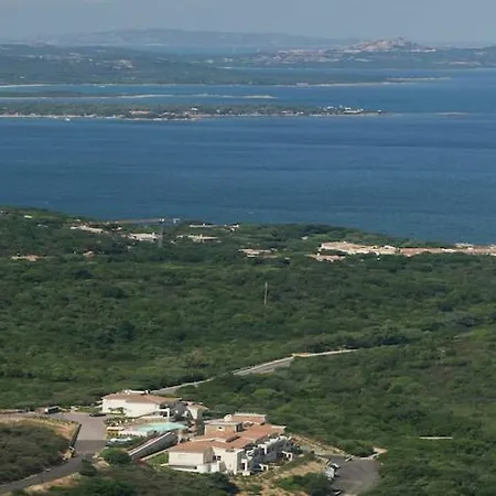 Elegant Near The Of Baja Sardinia 펜션 *