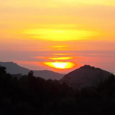 Elegant Near The Of Baja Sardinia 펜션 *